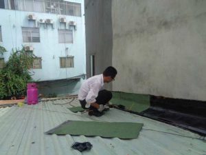 5 Cách xử lý chống thấm khe hở giữa mái tôn và tường